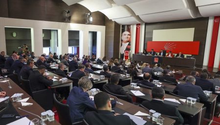 Özgür Özel, PM Üyeleriyle Toplantı Yaptı